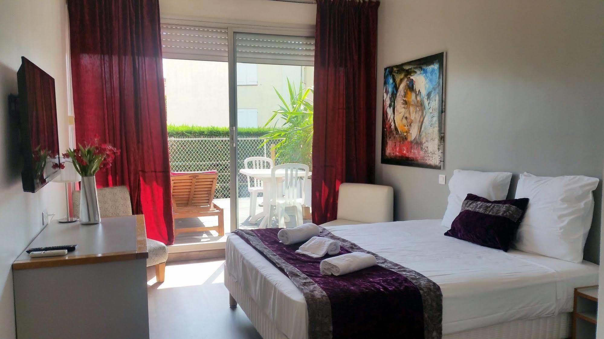 Sable Et Soleil - Port, Et Jacuzzi Prive 3* Frejus