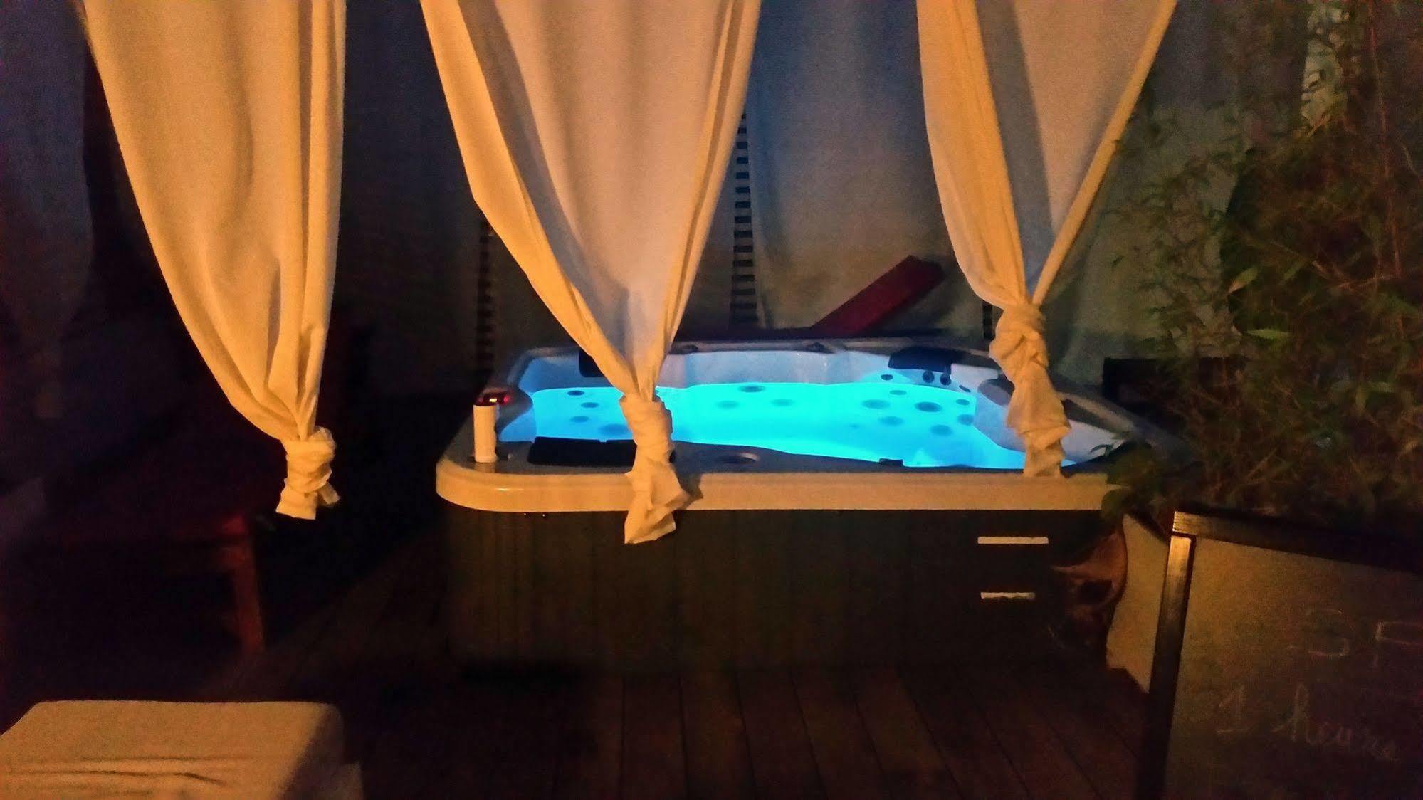 Hotel Sable Et Soleil - Port, Et Jacuzzi Prive Fréjus